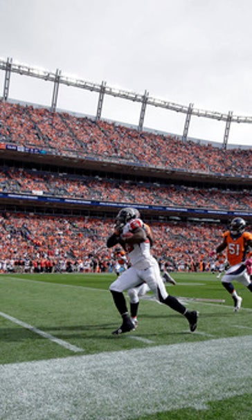 Safety net: Beckham makes nice for a change